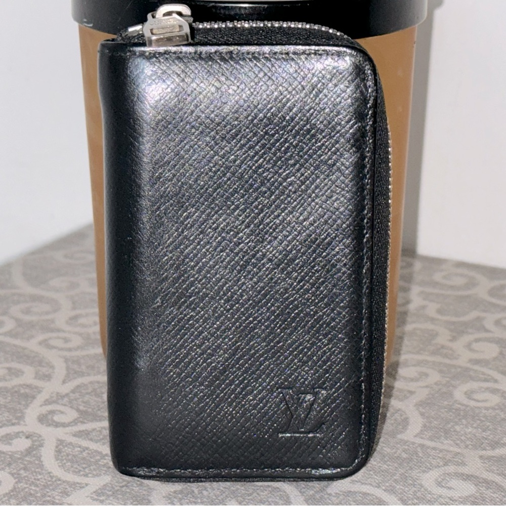 Authentic Leather Unisex Taiga Zippy Card Wallet